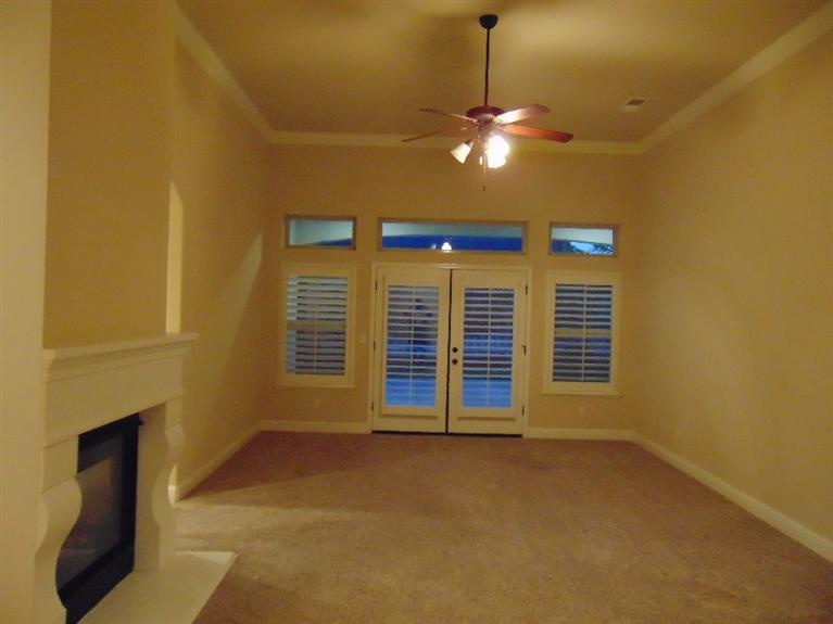 511 W Warwick Ave, Clovis, CA 93619 photo 1