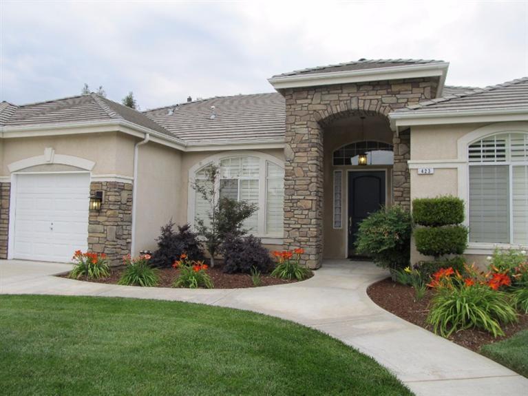 423 W Muncie Ave, Clovis, CA 93619 photo 1