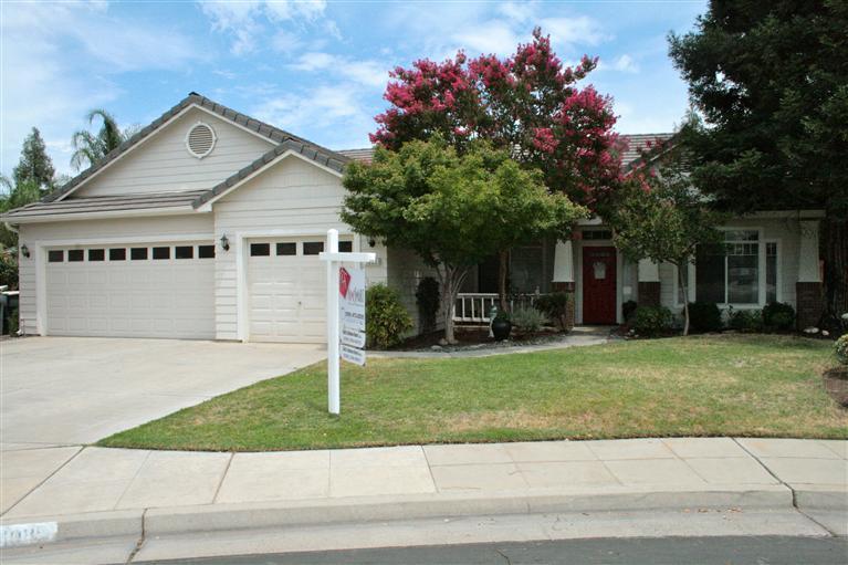 1085 N Jasmine Ave, Clovis, CA 93611 photo 1