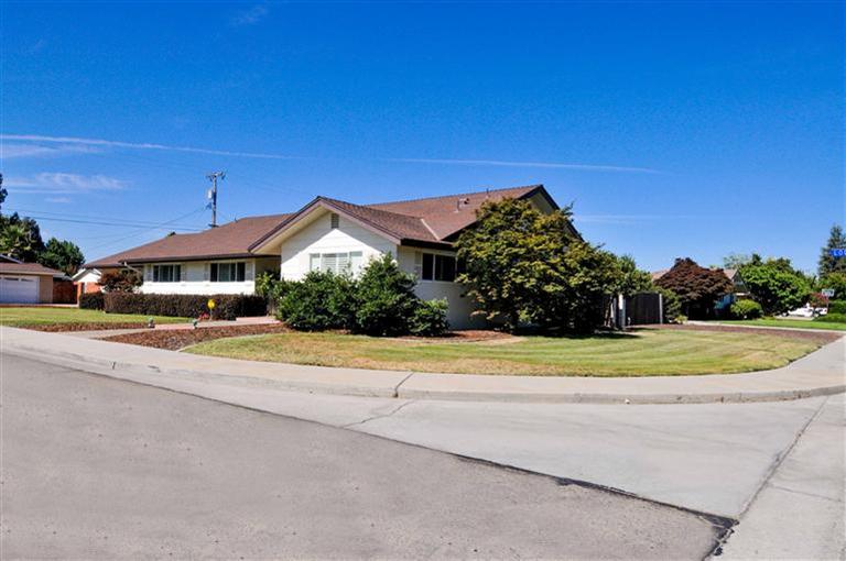 3335 Logan St, Selma, CA 93662 photo 1