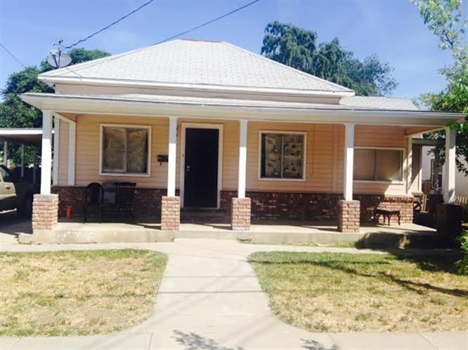 1069 E Park Way, Dinuba, CA 93618 photo 1