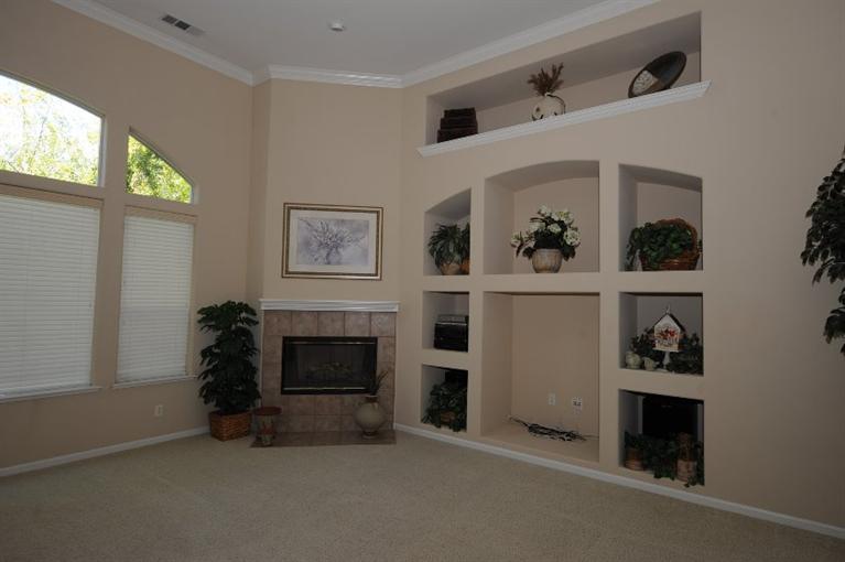 743 W Richmond Ave, Clovis, CA 93619 photo 1