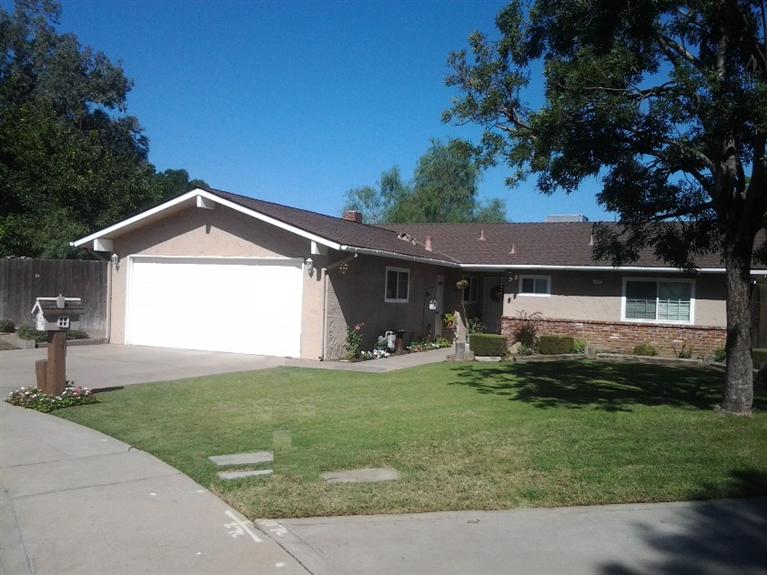 739 W Richert Ave, Clovis, CA 93612 photo 1