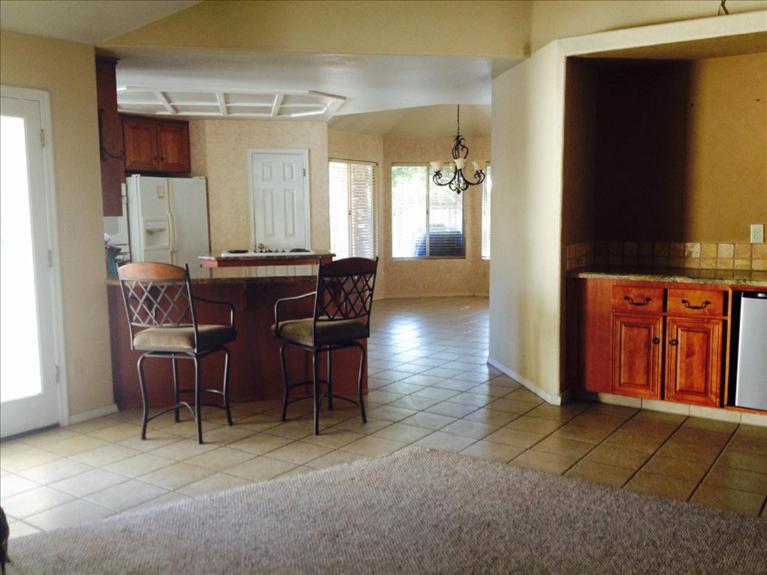 654 W Vartikian Ave, Clovis, CA 93612 photo 1