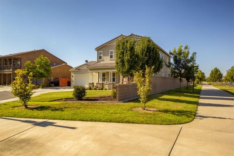 3287 Twain Ave, Clovis, CA 93619 photo 1