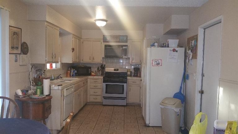 1012 Joy St, Madera, CA 93637 photo 1