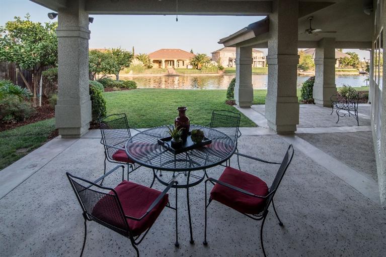4702 N Fallingwater Ln, Clovis, CA 93619 photo 1