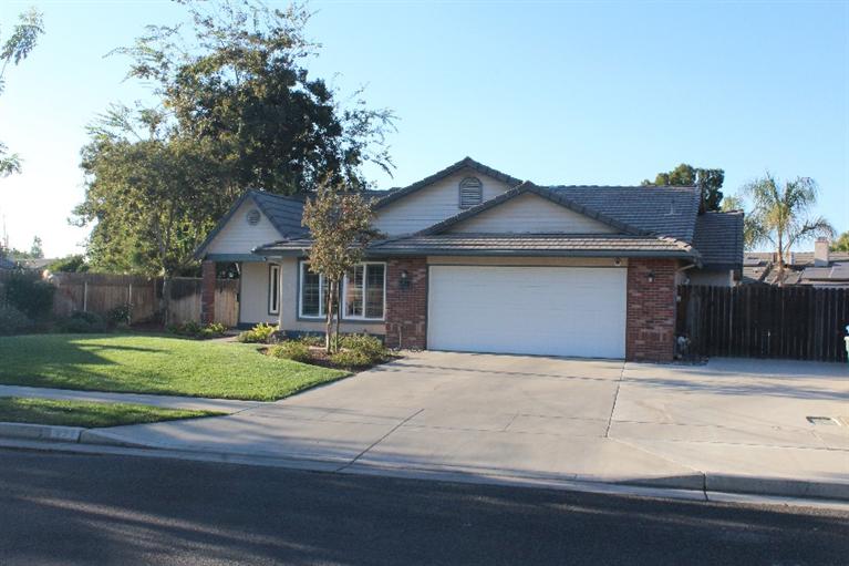 328 Somerset Dr, Lemoore, CA 93245 photo 1