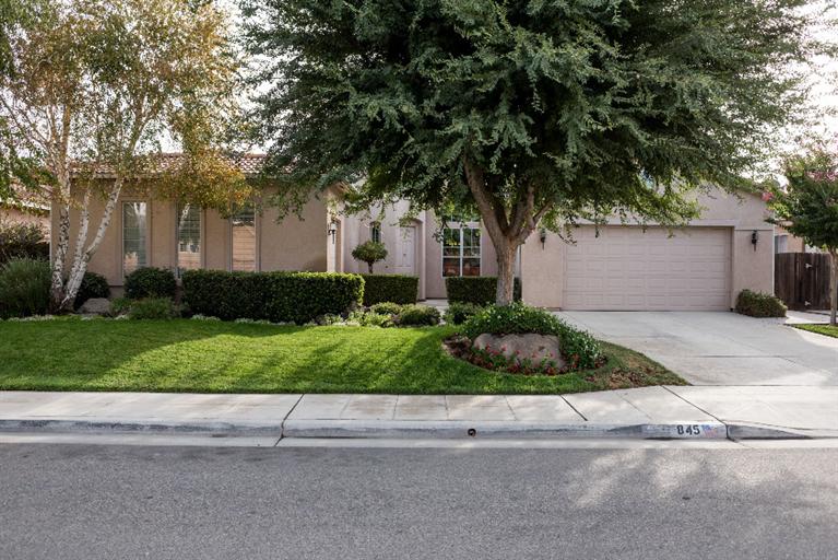 845 N Fairfax Ave, Clovis, CA 93611 photo 1