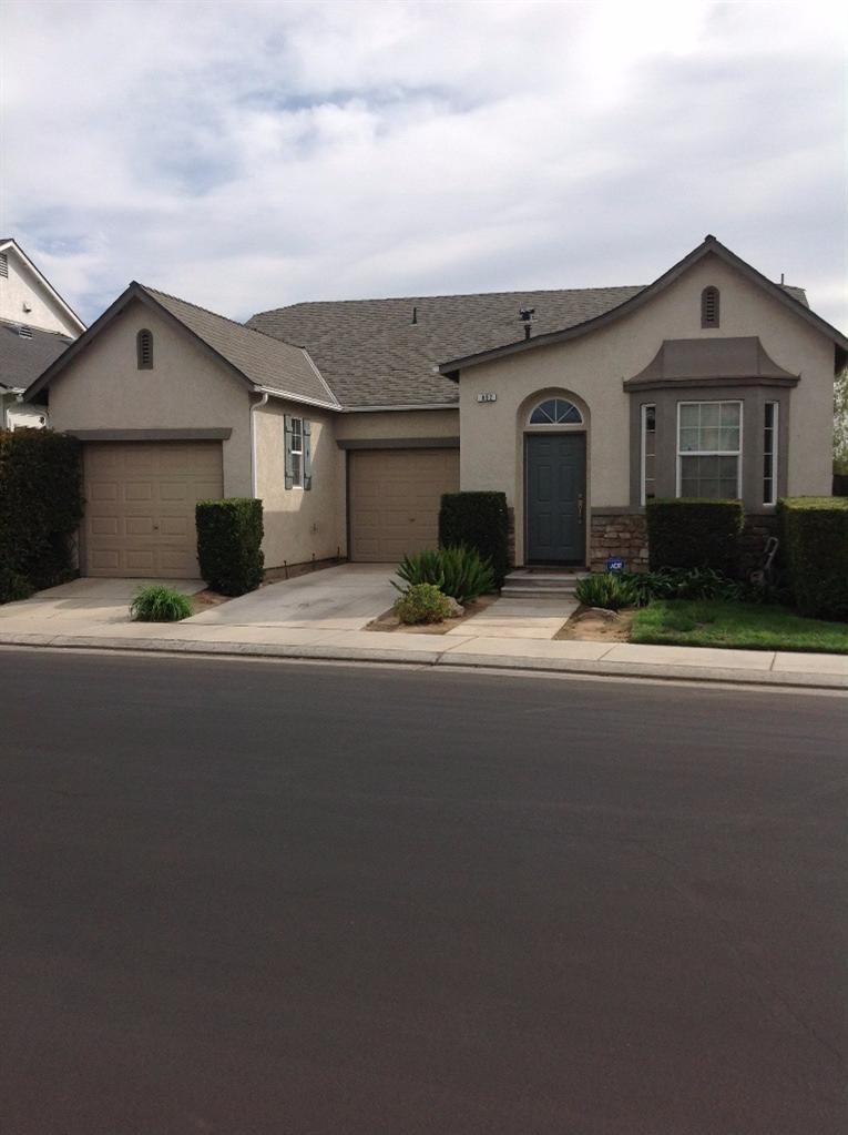 692 W Fontaine Ln, Clovis, CA 93619 photo 1