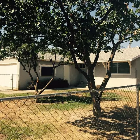 201 Maple St, Madera, CA 93637 photo 1