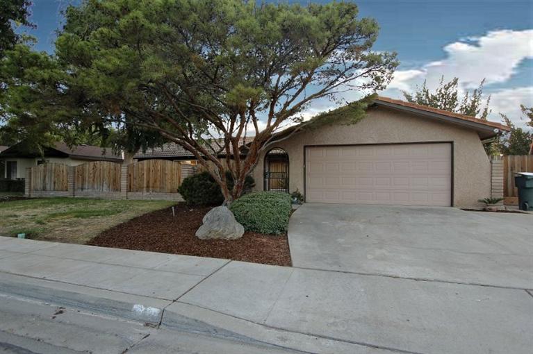 66 N Manila Ave, Clovis, CA 93612 photo 1