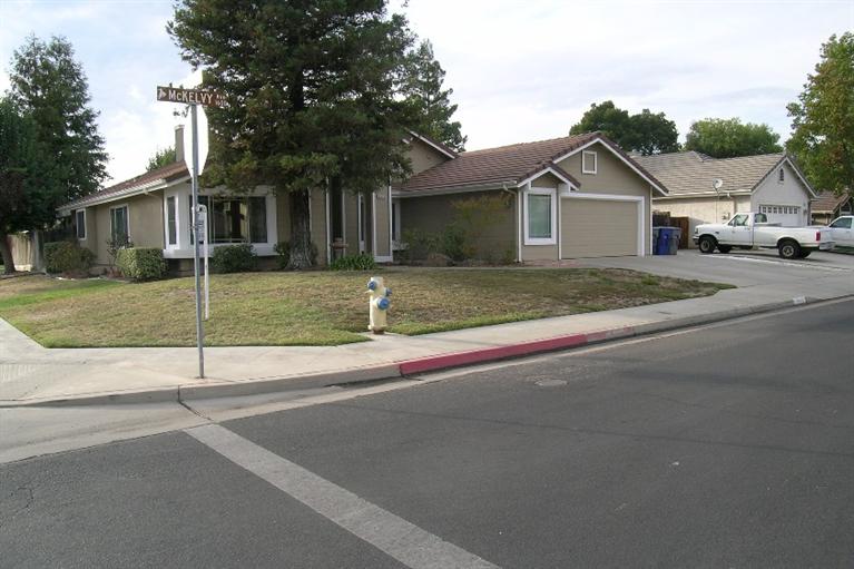 1678 Mckelvy Ave, Clovis, CA 93611 photo 1