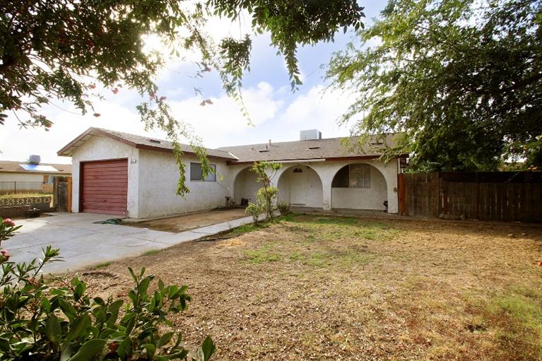 1308 Carrey Ave, Madera, CA 93638 photo 1