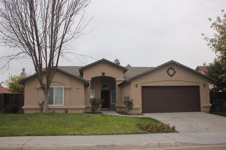 881 Royal Dr, Madera, CA 93637 photo 1