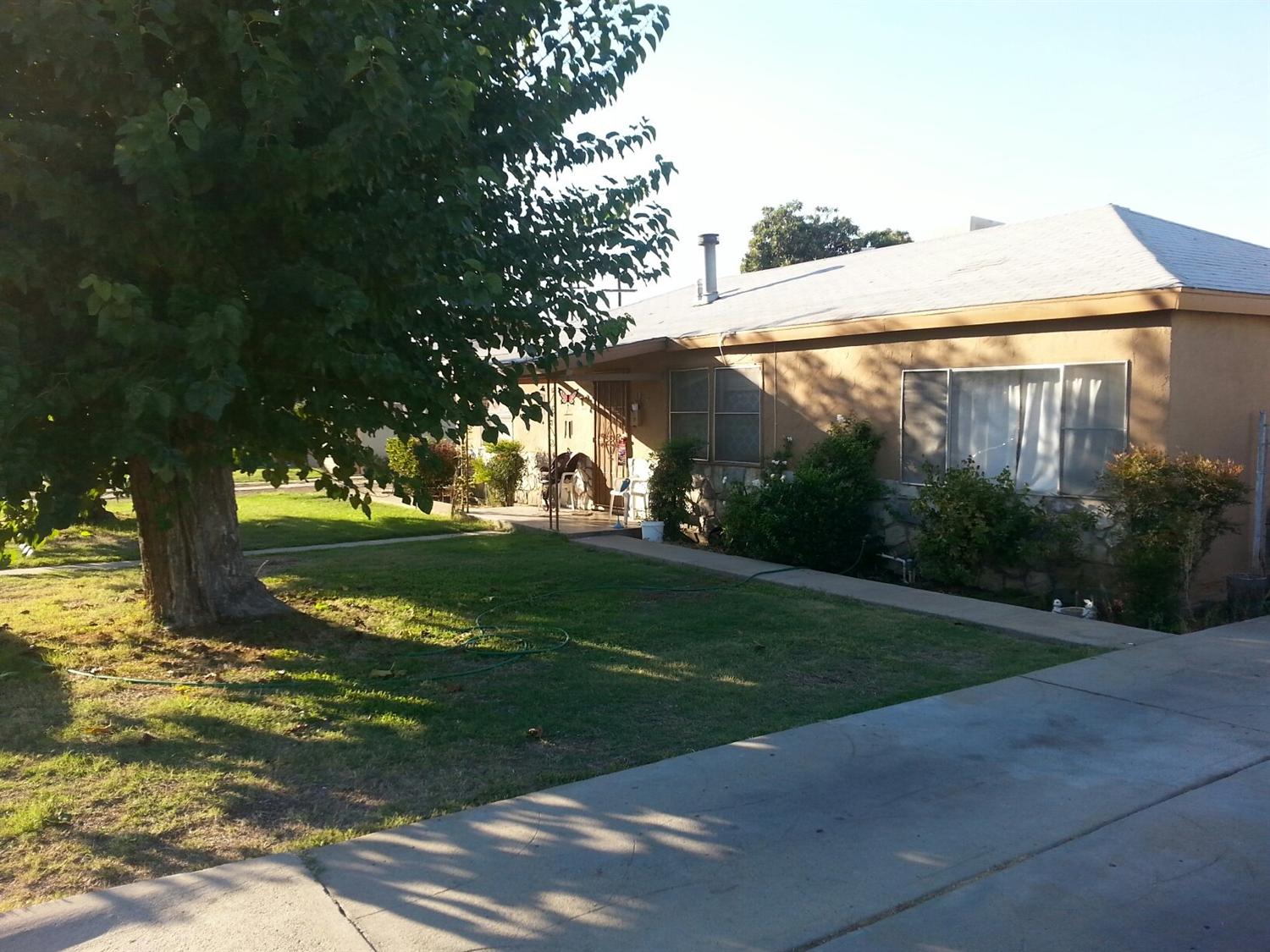1532 4th St, Sanger, CA 93657 photo 1