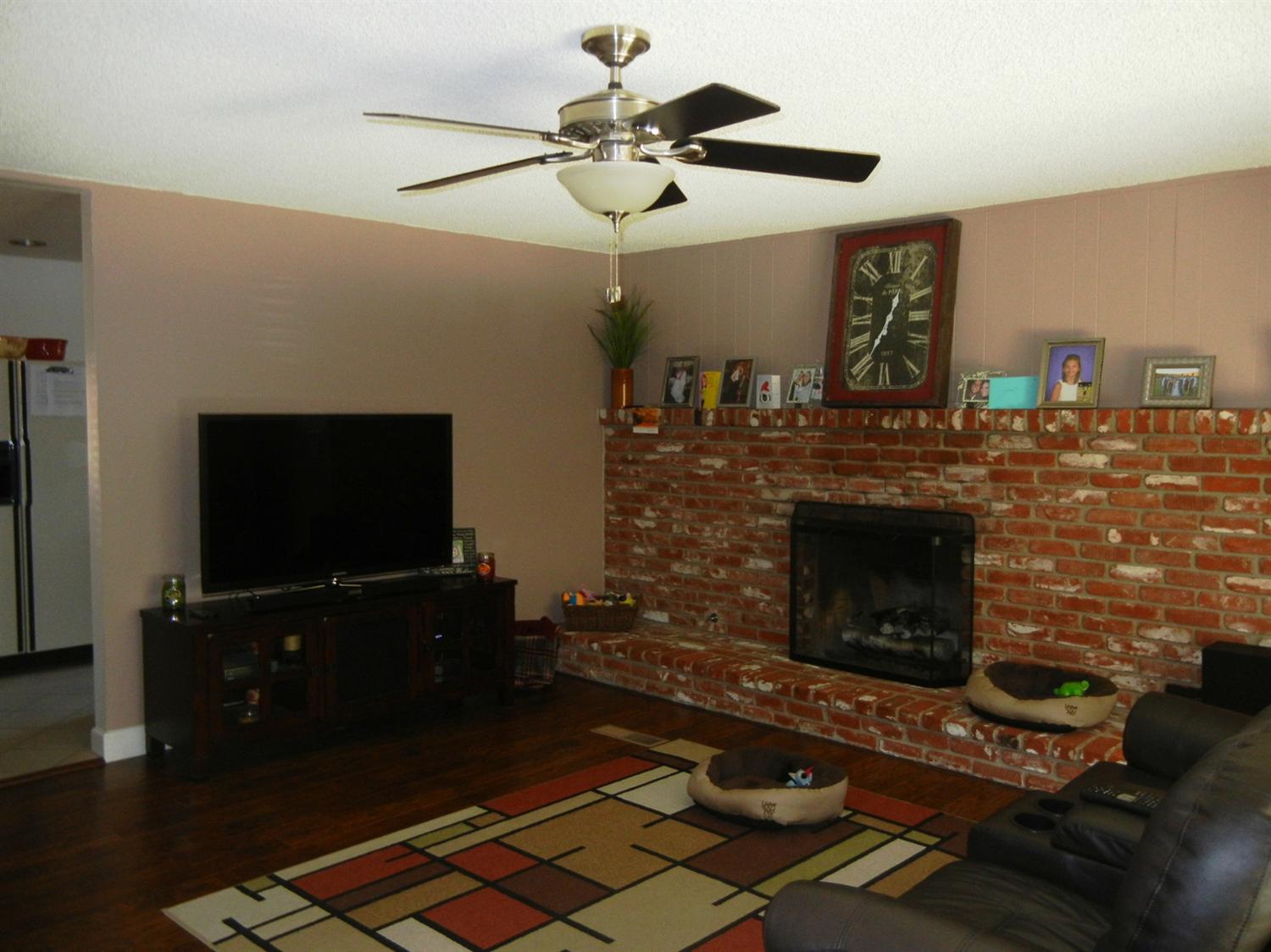 673 E Sample Ave, Fresno, CA 93710 photo 1
