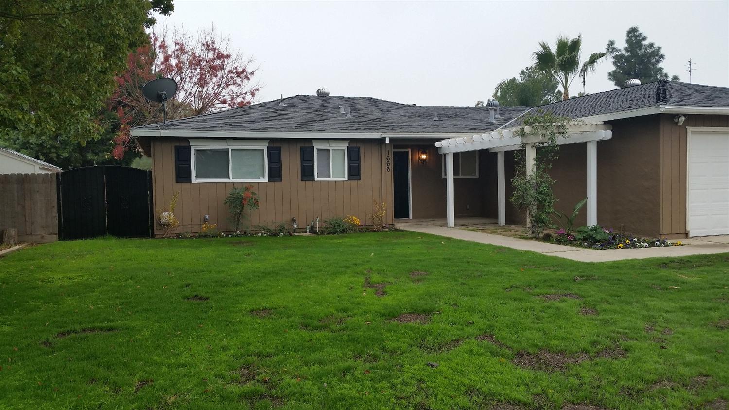 1666 Hampton Ave, Clovis, CA 93611 photo 1