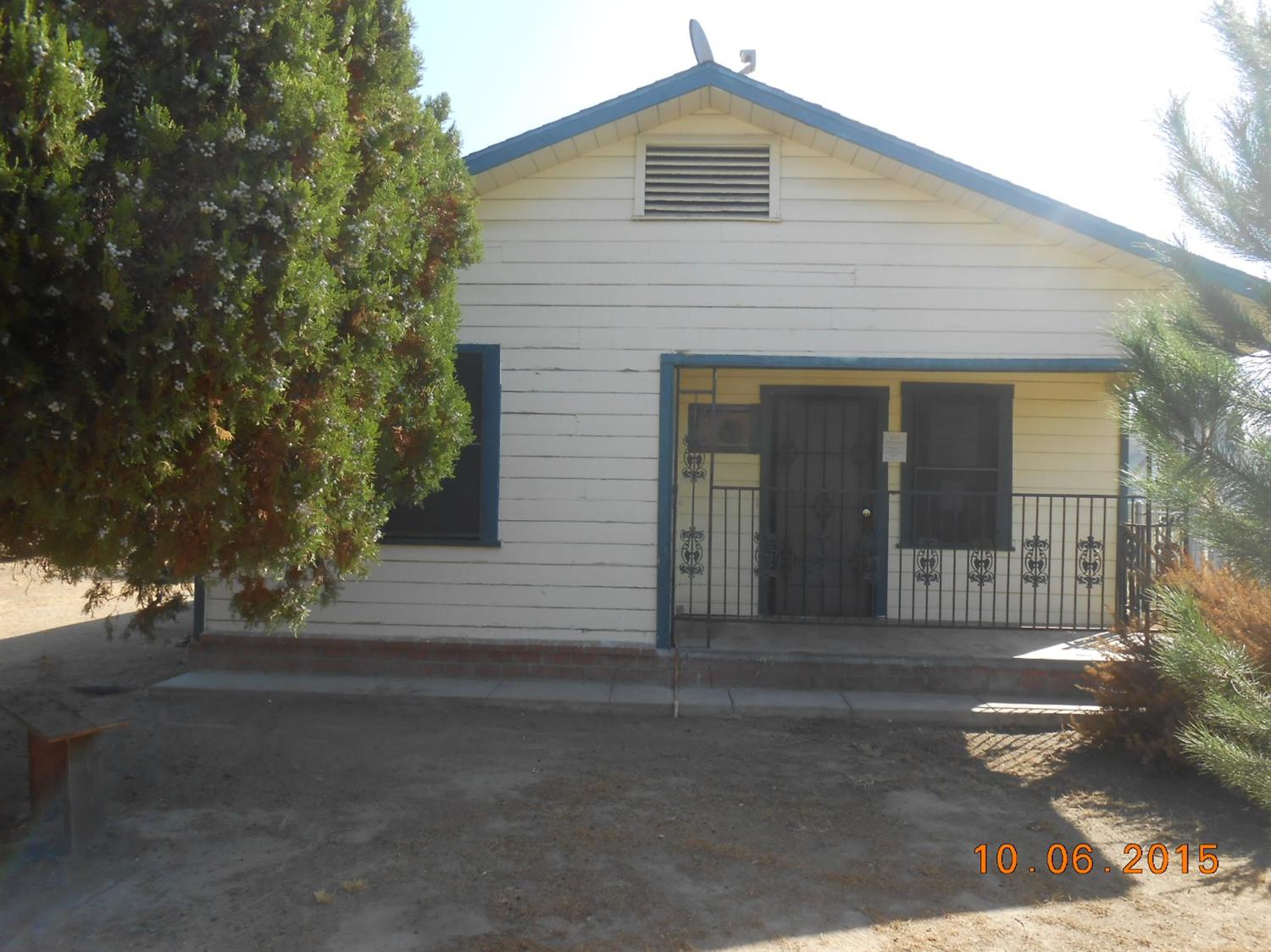 102 E La Crosse Ave, Fowler, CA 93625 photo 1