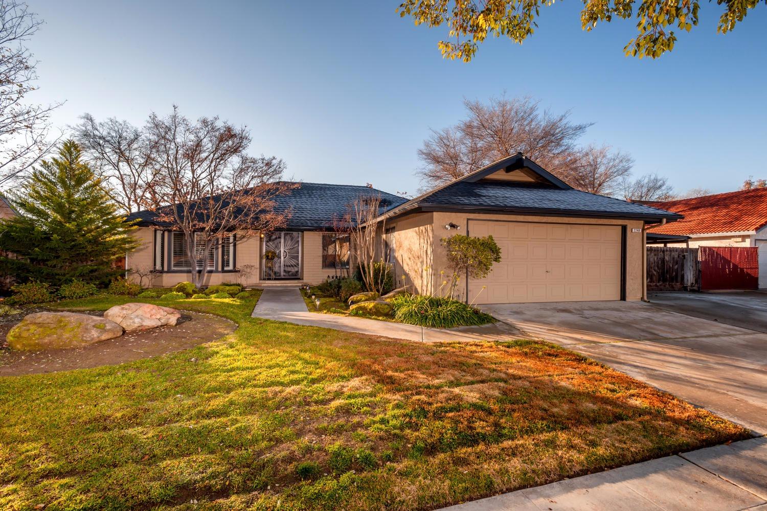 2248 Robinwood Ave, Clovis, CA 93611 photo 1