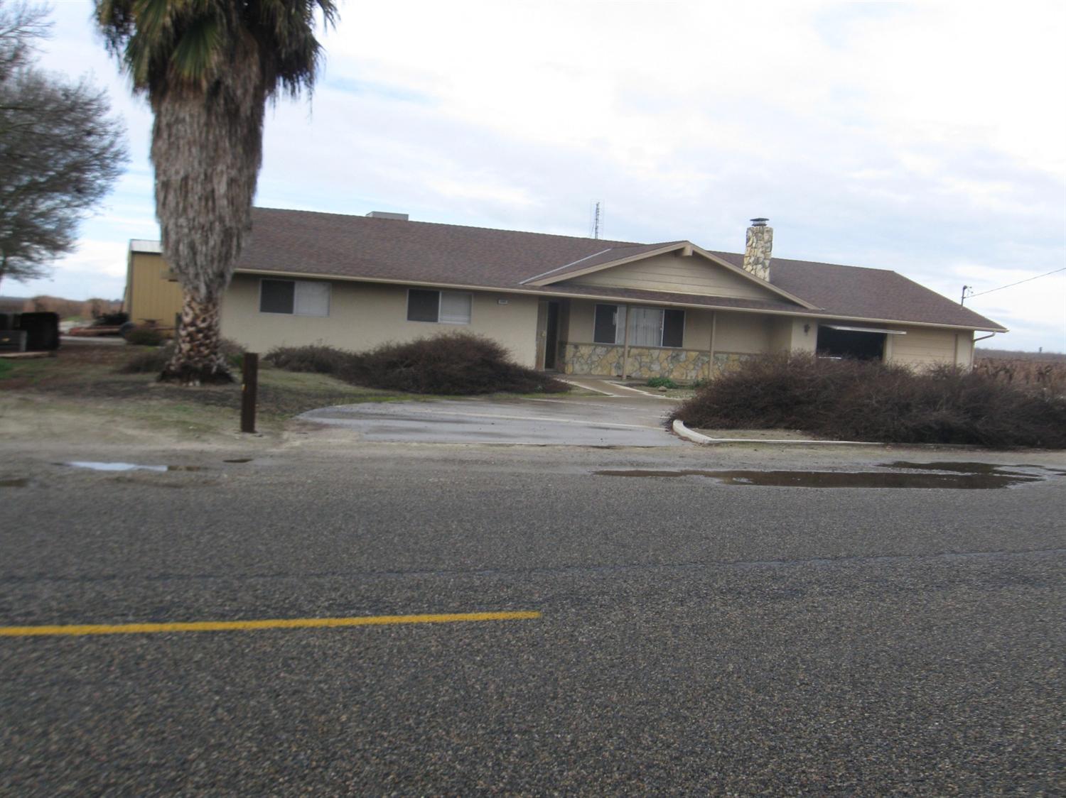 1249 N Howard Ave, Kerman, CA 93630 photo 1