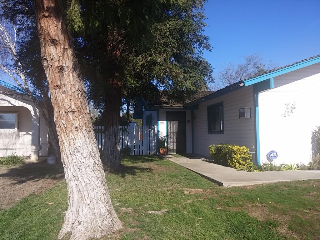 551 W Pat Dr, Clovis, CA 93612 photo 1