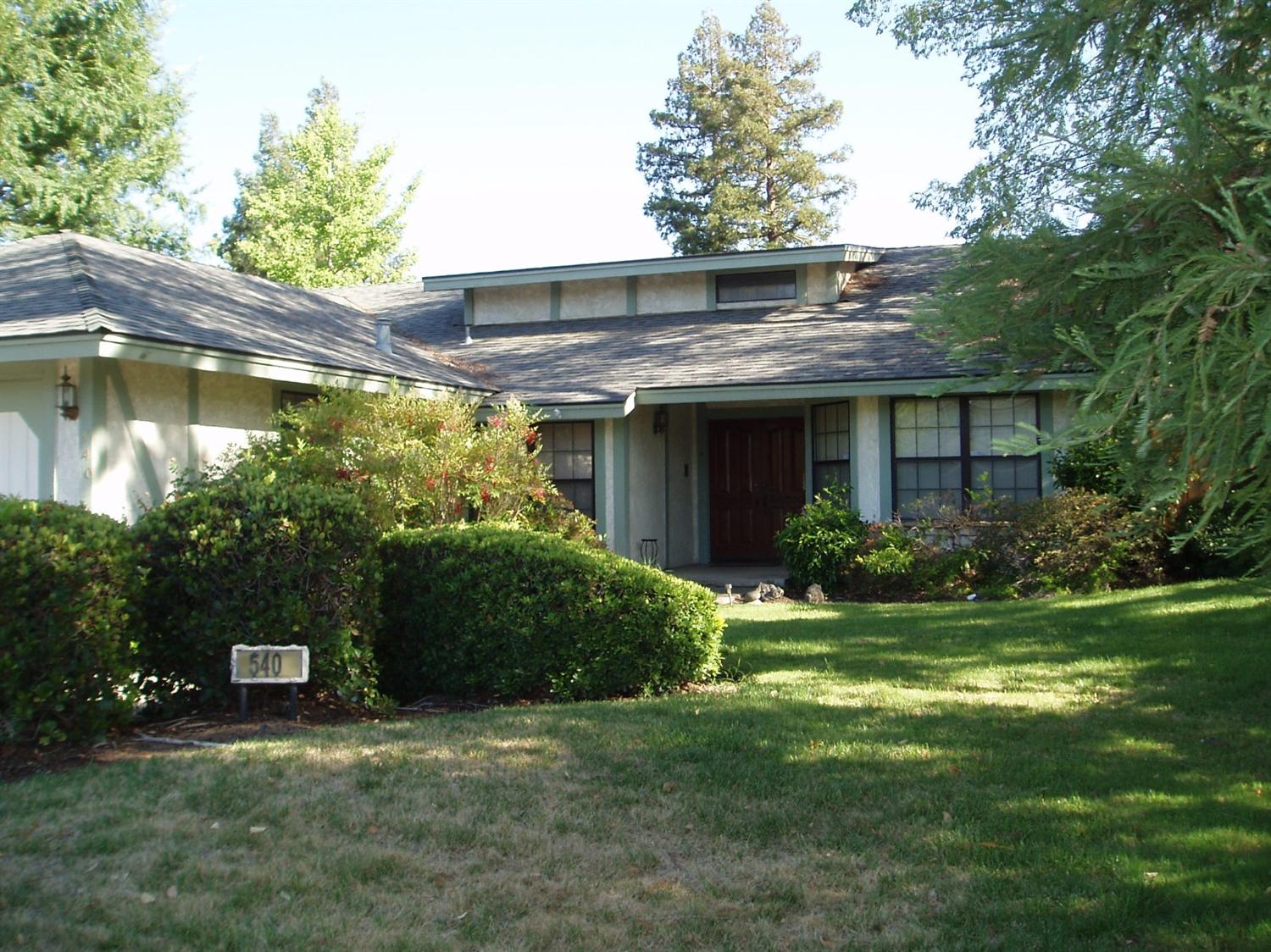540 W Sierra Ave, Clovis, CA 93612 photo 1