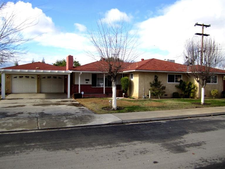 1502 3rd St, Sanger, CA 93657 photo 1