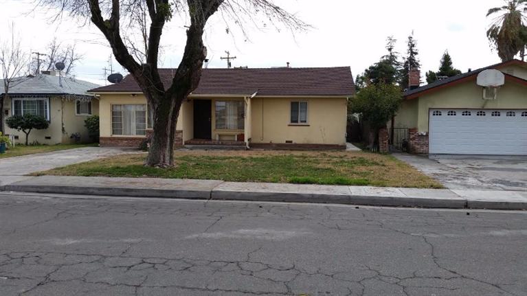 15409 W D St, Kerman, CA 93630 photo 1