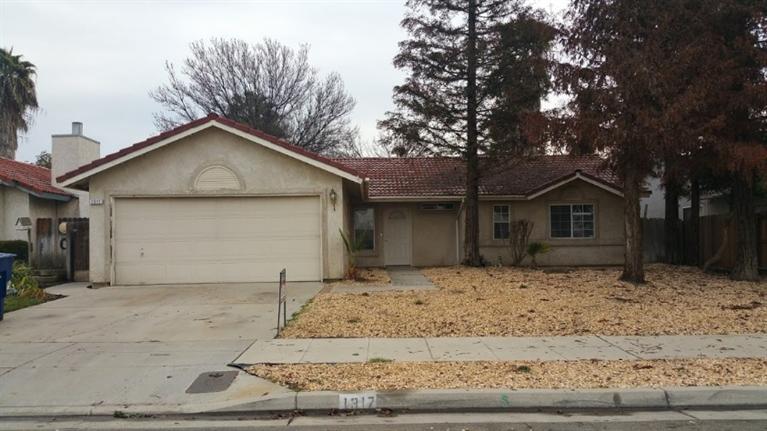 1317 Monterey St, Madera, CA 93637 photo 1