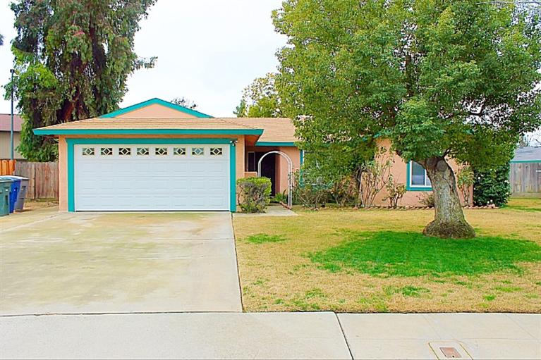 680 W Antonio Dr, Clovis, CA 93612 photo 1