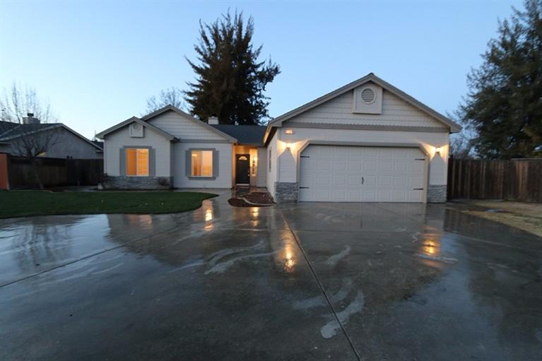 1384 Tulip St, Lemoore, CA 93245 photo 1
