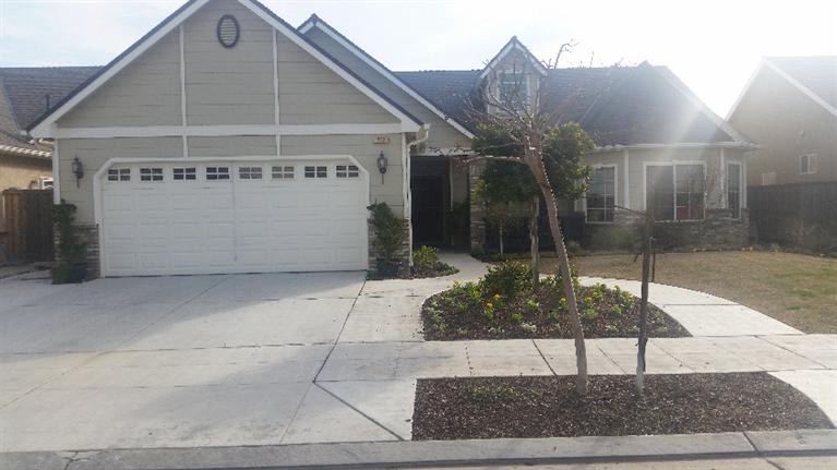 712 Powers Ave, Clovis, CA 93619 photo 1