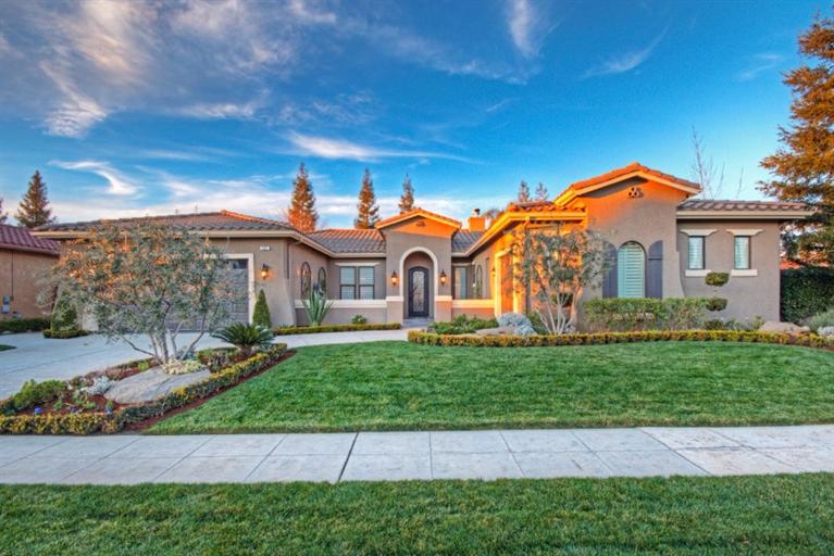 351 Omaha Ave, Clovis, CA 93619 photo 1