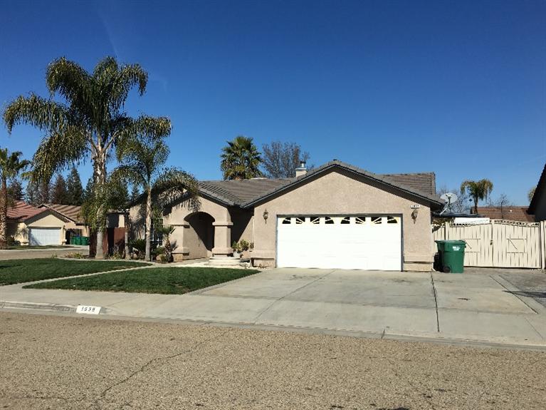 1038 Maple Ave, Fowler, CA 93625 photo 1
