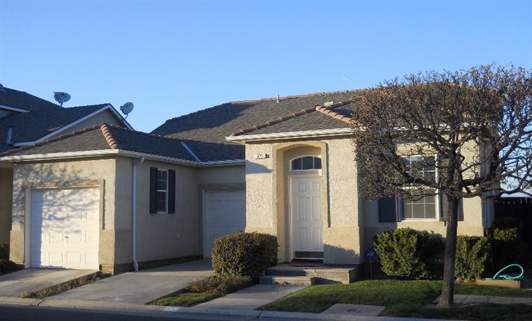 675 W Edinburgh Ln, Clovis, CA 93619 photo 1