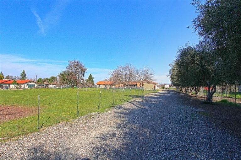 14594 E Shaw Ave, Sanger, CA 93657 photo 1
