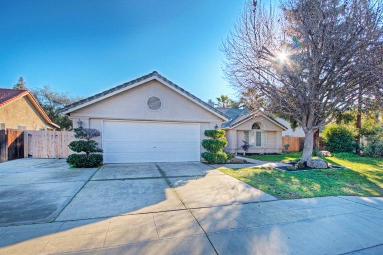 1143 N Karen Ave, Clovis, CA 93611 photo 1