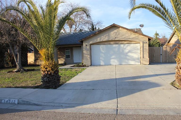 14212 W G St, Kerman, CA 93630 photo 1