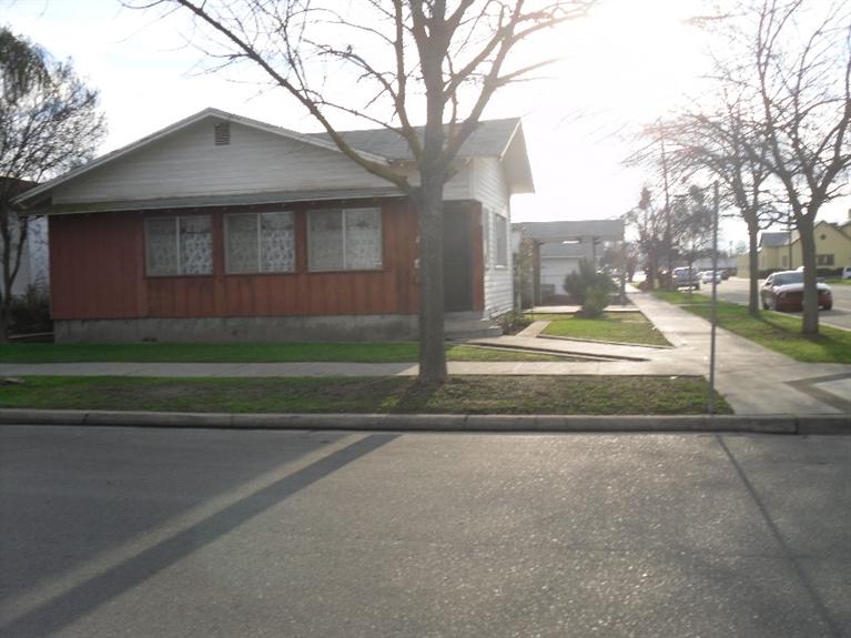 1303 E St, Reedley, CA 93654 photo 1