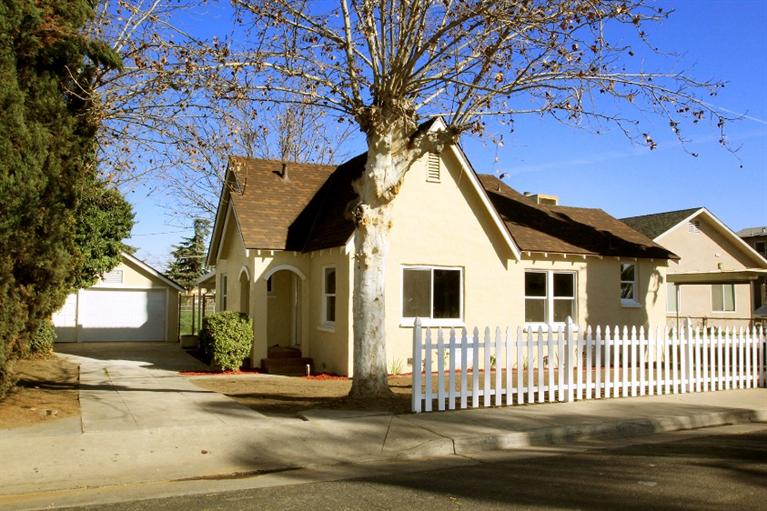 129 E Central Ave, Madera, CA 93638 photo 1