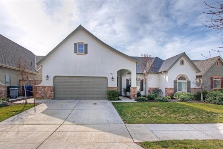 450 W Warwick Ave, Clovis, CA 93619 photo 1