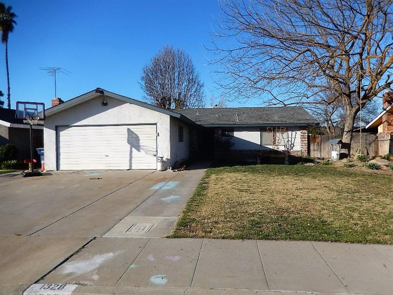 1328 Fig St, Selma, CA 93662 photo 1