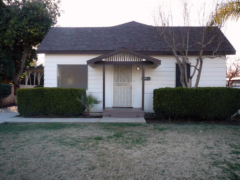 427 Oatman Ave, Sanger, CA 93657 photo 1