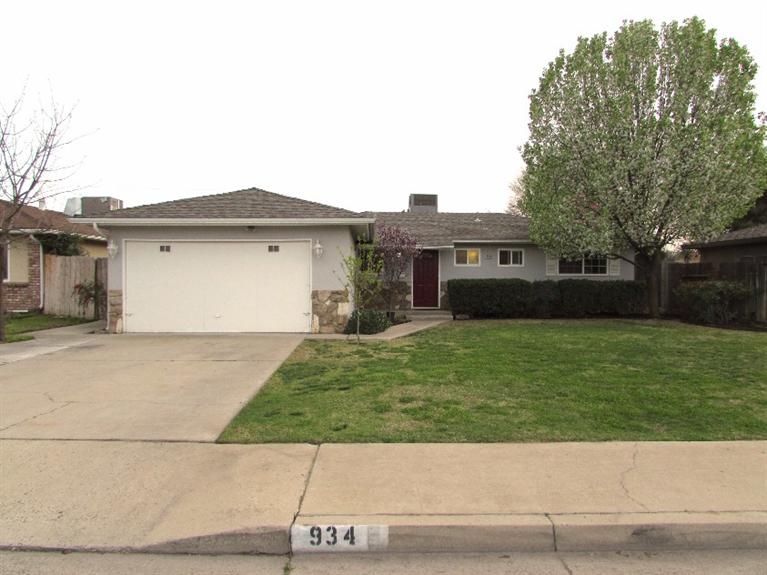 934 W Santa Ana Ave, Clovis, CA 93612 photo 1