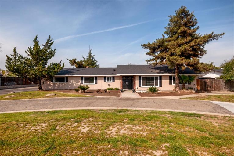 2013 Ashlan Ave, Clovis, CA 93611 photo 1