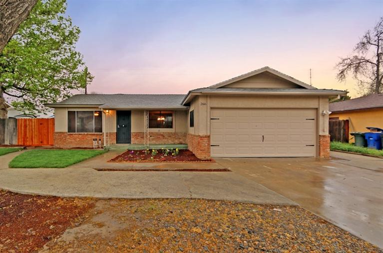 266 E Spruce Ave, Lemoore, CA 93245 photo 1