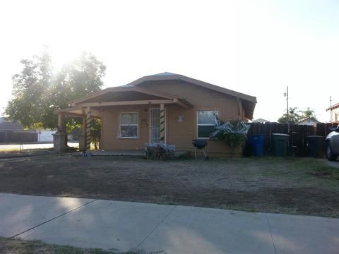 1708 5th St, Sanger, CA 93657 photo 1