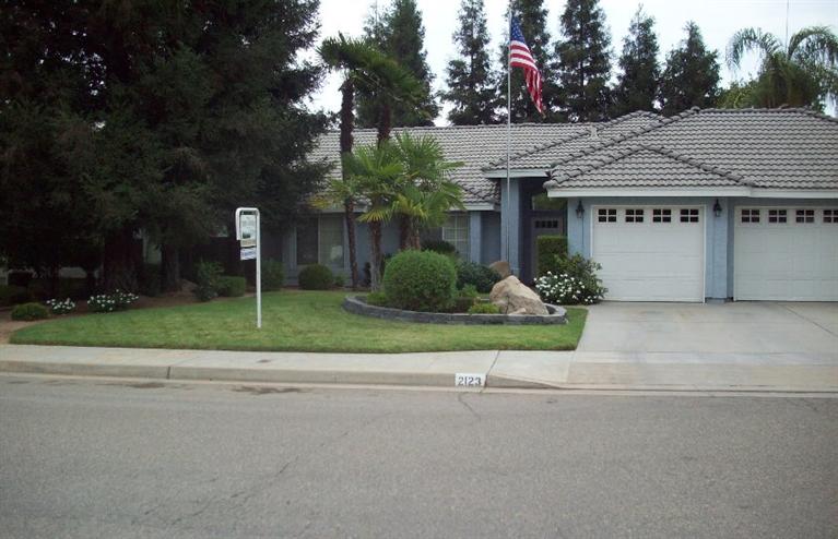2123 Cromwell Ave, Clovis, CA 93611 photo 1