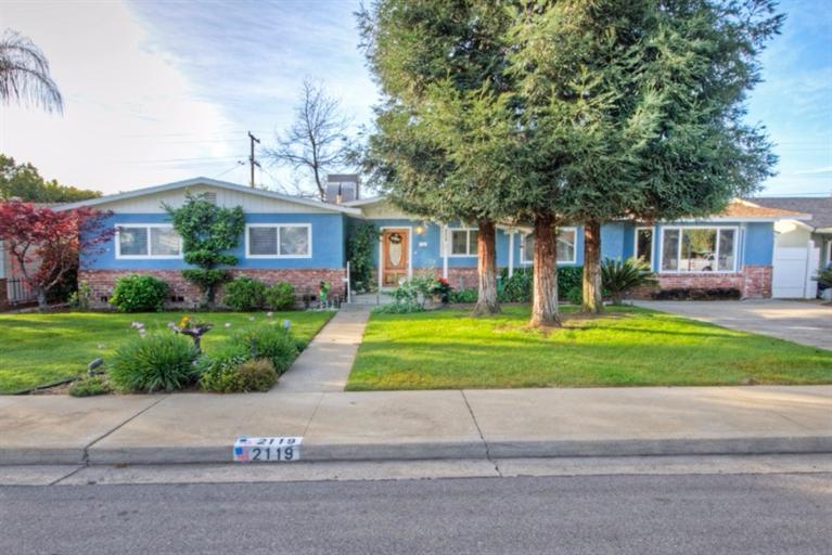 2119 Vine St, Sanger, CA 93657 photo 1